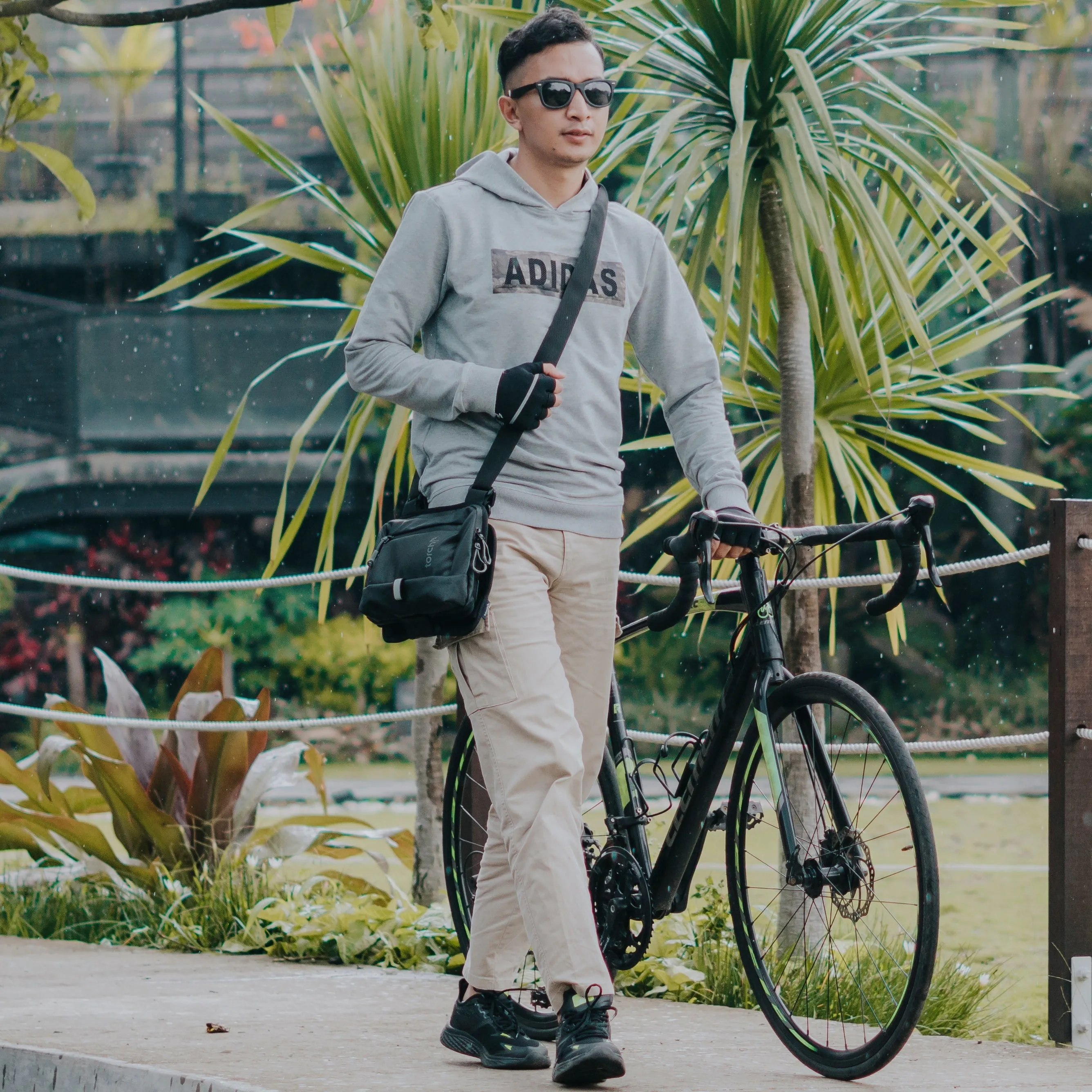 Jeomchon 3 in 1 (Tas Sepeda, Tas Dada, Sling Bag) - Black